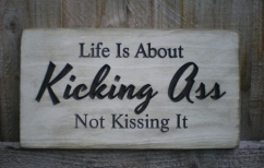 ΝΕΑ ΕΙΔΗΣΕΙΣ (Ε, ρε κλωτσιές που σας χρειάζονται!)