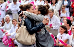 ΝΕΑ ΕΙΔΗΣΕΙΣ (Ελλάς – Γαλλία, γκέι συμμαχία)