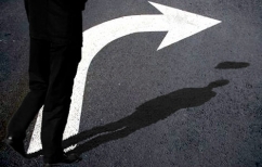 ΝΕΑ ΕΙΔΗΣΕΙΣ (Αναζητούνται κόμμα και ηγέτης της Νέας Δεξιάς)