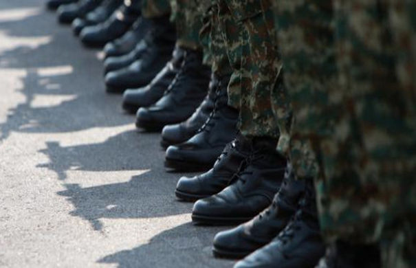 Tα σκανδαλώδη άρβυλα του ελληνικού στρατού