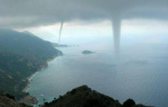 ΝΕΑ ΕΙΔΗΣΕΙΣ (ΕΝΤΥΠΩΣΙΑΚΟ: Ανεμοστρόβιλοι «χτύπησαν» τη Μύκονο (ΒΙΝΤΕΟ))