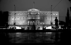 ΝΕΑ ΕΙΔΗΣΕΙΣ (Ο πολιτικός «γρίφος» θα λυθεί με νέα αποστασία;)