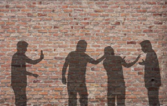 ΝΕΑ ΕΙΔΗΣΕΙΣ (Ανάμεσα στον κοινωνικό και πολιτικό εκφοβισμό (HXHTIKO))