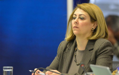 ΝΕΑ ΕΙΔΗΣΕΙΣ (Καίει τη Σαββαΐδου η κατάθεση Θεοχάρη: Αφήνει ανοιχτές σχέσεις διαπλοκής με εταιρίες)