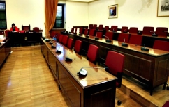 ΝΕΑ ΕΙΔΗΣΕΙΣ (Έπεσε.. δίψα στην Επιτροπή της Βουλής (ΦΩΤΟ))