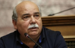 ΝΕΑ ΕΙΔΗΣΕΙΣ (Απάντηση Βούτση σε Μητσοτάκη για το συμβάν με το Ρουβίκωνα στη Βουλή)