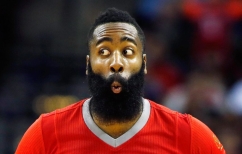 ΝΕΑ ΕΙΔΗΣΕΙΣ (Στριπτιτζάδικο κρεμάει τη φανέλα του James Harden στο μαγαζί ως φόρο τιμής)