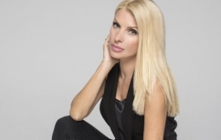 ΝΕΑ ΕΙΔΗΣΕΙΣ (Η Ελένη Μενεγάκη μαζεύει ελιές στην Άνδρο και το διασκεδάζει)