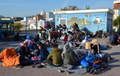 ΝΕΑ ΕΙΔΗΣΕΙΣ (Λέσβος: Απεργία πείνας αρχίζει ομάδα Αφγανών)