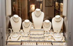 ΝΕΑ ΕΙΔΗΣΕΙΣ (Ηλεία: Κλέφτες εισέβαλαν σε χρυσοχοείο με ημιφορτηγό)