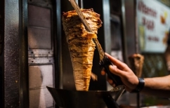 ΝΕΑ ΕΙΔΗΣΕΙΣ (Ηττήθηκε στην Ευρωβουλή η πρόταση για το κεμπάπ και τον γύρο)