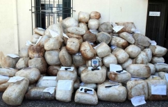 ΝΕΑ ΕΙΔΗΣΕΙΣ (Ξεπερνά τα 5,5 εκατ. ευρώ η αξία της κοκαΐνης που εντοπίστηκε στη Βάρκιζα)