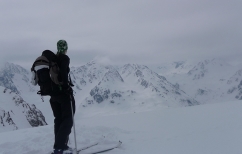 ΝΕΑ ΕΙΔΗΣΕΙΣ (Χιονοστιβάδα κυνηγάει σκιέρ στα Πυρηναία [ΒΙΝΤΕΟ])