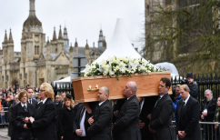 ΝΕΑ ΕΙΔΗΣΕΙΣ (Το τελευταίο «αντίο» στον Στίβεν Χόκινγκ-Πλήθος κόσμου στην κηδεία του κορυφαίου αστροφυσικού)