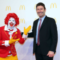 ΝΕΑ ΕΙΔΗΣΕΙΣ (Ροζ σκάνδαλο στα McDonald’s: Aπολύθηκε ο CEO γιατί έκανε σχέση με υπάλληλό του)